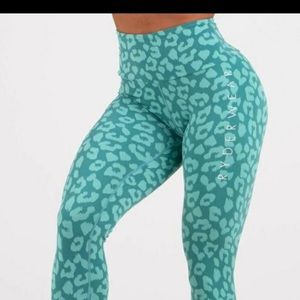 Ryderwear scrunch bum leggings